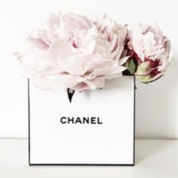 Meet your Posher, Jo - Picture 1 of 3